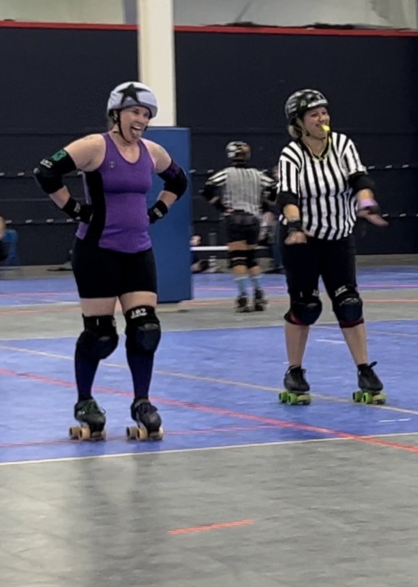 DrKCBerggren's tweet photo. ⭐�� Here’s hoping that your weekend was as exhaustingly fun and beautiful as mine! ⭐️ #leadjammer #rollerderbyathlete #whatidoinmyfreetime @Bookin_Banshee https://t.co/WPxjS2hglv
