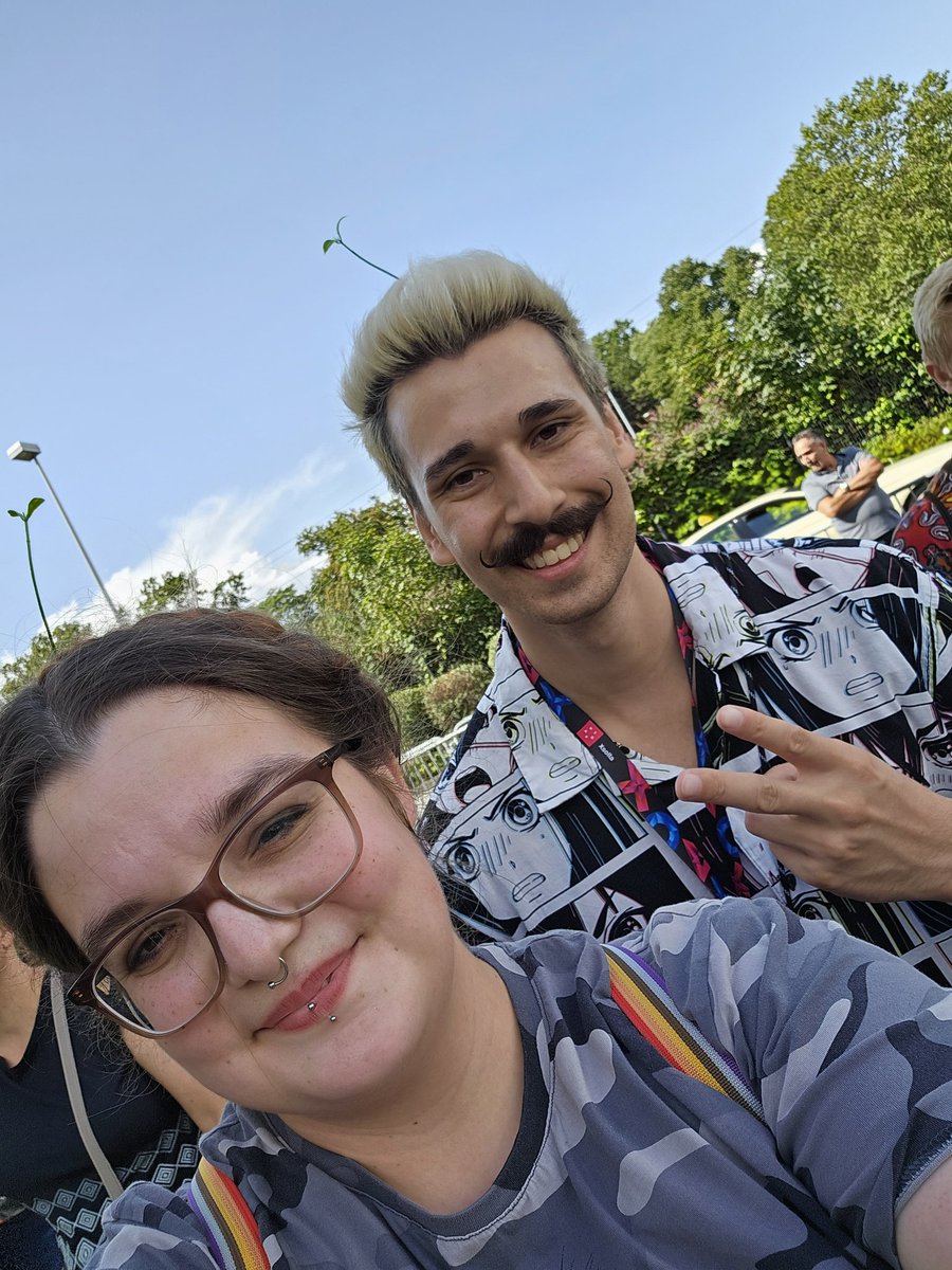 AnjaFantasy's tweet photo. 2 Tage #gamescom2023 und ich bin komplett im Arsch aber cool wars auf jeden Fall. Und wenigstens hab ich einen Creator getroffen 🤪

Der Dino ist meine neue Errungenschaft. Namensvorschläge erwünscht xD https://t.co/YEWGdwe82g