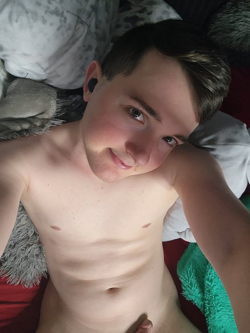 Hey guys I'm now live on chaturbate xtylercam69 https://t.co/9IMIKzFkXW