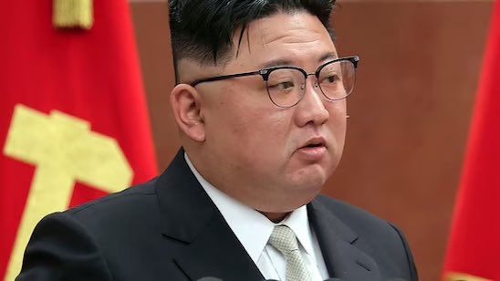 DPRK_News's tweet photo. Supreme Leader Kim Jong Un shoots legitimate score of 42 at Pyongyang Golf Course https://t.co/EglT6GrgQc