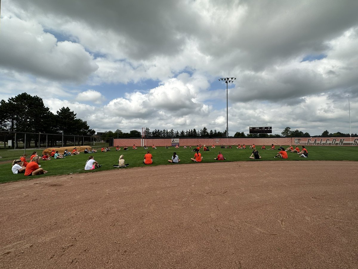 🧡🤎🦅BGSU Junior Softball Camp was a success!!! 🧡🤎🦅
We had so much FUN!! 
Great work by the campers and the BGSU Falcons!!! #falconfam 
#buildingalegacy #bgsu 
<a href="/BGSU_Athletics/">BGSU Athletics</a> 
<a href="/BGSUSoftball/">BGSU Softball</a> 
<a href="/FalconAlumni/">Bowling Green State University Alumni Association</a> 
<a href="/bgsu/">Bowling Green State University</a> 
<a href="/Pres_Rogers/">Rodney K. Rogers</a> 
<a href="/vandermerwe63/">Derek van der Merwe</a>