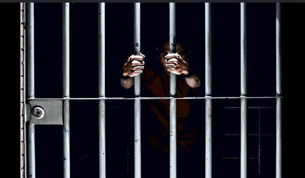 8 años y 6 meses de prisión.

Esta semana concluimos Juicio Oral Penal en contra de connotado defraudador que operaba en San Pedro Garza García.

Juez dictó sentencia condenatoria.

Tengan cuidado con tantas propuestas inmobiliarias engañosas que actualmente abundan en NL, CDMX,