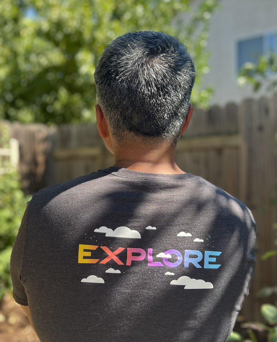 Sharat_Chander's tweet image. Post-weekend @VMwareExplore @SpringOne 

Had to take shots with the conference T-shirt!

#VMwareExplore #SpringOne