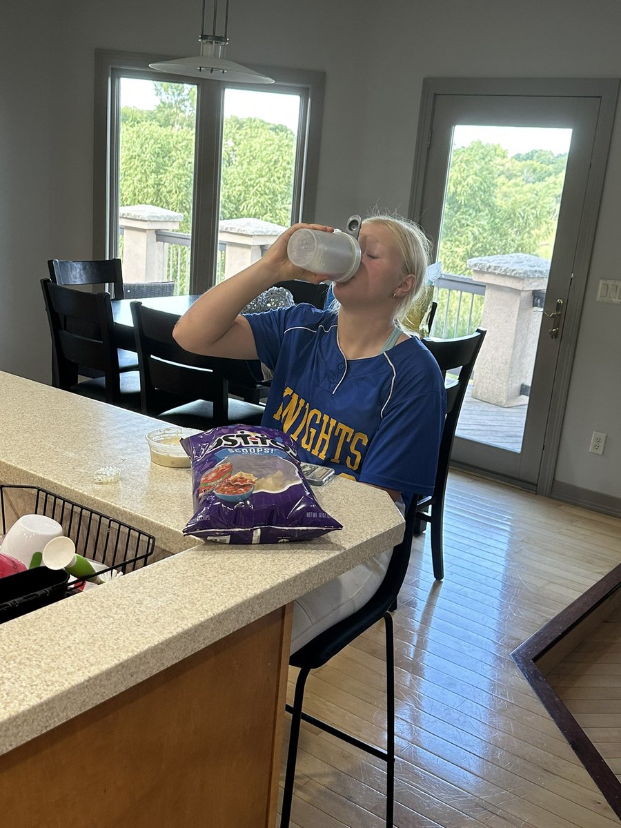 LondonBackes's tweet photo. Personal best 18K’s today! But… we lost. Quite a battle. Faced a heck of a pitcher on the other team as well. Always having fun with these girls! Now it’s time for a recovery shake, and some nachos! 😂🤷♂️
#ogsoftball @OGJHKnights 🥎 https://t.co/2NIgG9XZXA