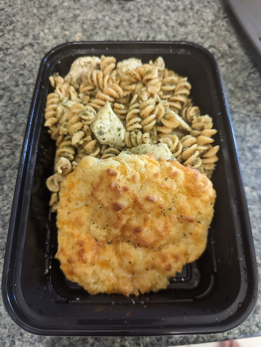 Alymra's tweet image. Food pic time! Meal prep for this week is pesto chicken pasta with home made cheddar biscuits. My first time doing biscuits so them spreading more than expected as their only problem was a huge win for me!
#homecooking #honestcooking