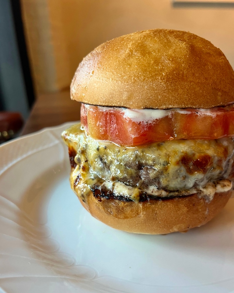 fiorerossophl's tweet photo. burgers ＆ barbera - september! 
monda𝘺 9/11

we heard today is national burger day… so we’re thinking about our next burgers &amp; barbera night! swipe to check out the september menu ➡️

click the link in our bio to reserve. every 2nd monday is burger day in our book! 🤩🍔 https://t.co/OlQpvs2h6Z