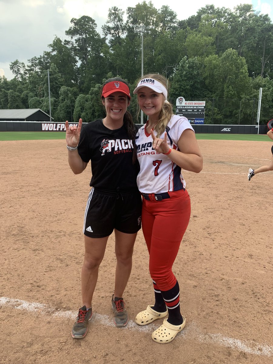 ToberHannah's tweet photo. Thank you @LLefty18 @CoachCassady @grayskye26 @boschml for a great camp! Lots of great instruction and loved getting to visit campus and meet the new coaches! Go Pack! 🐺 https://t.co/1g2YXfJqy7