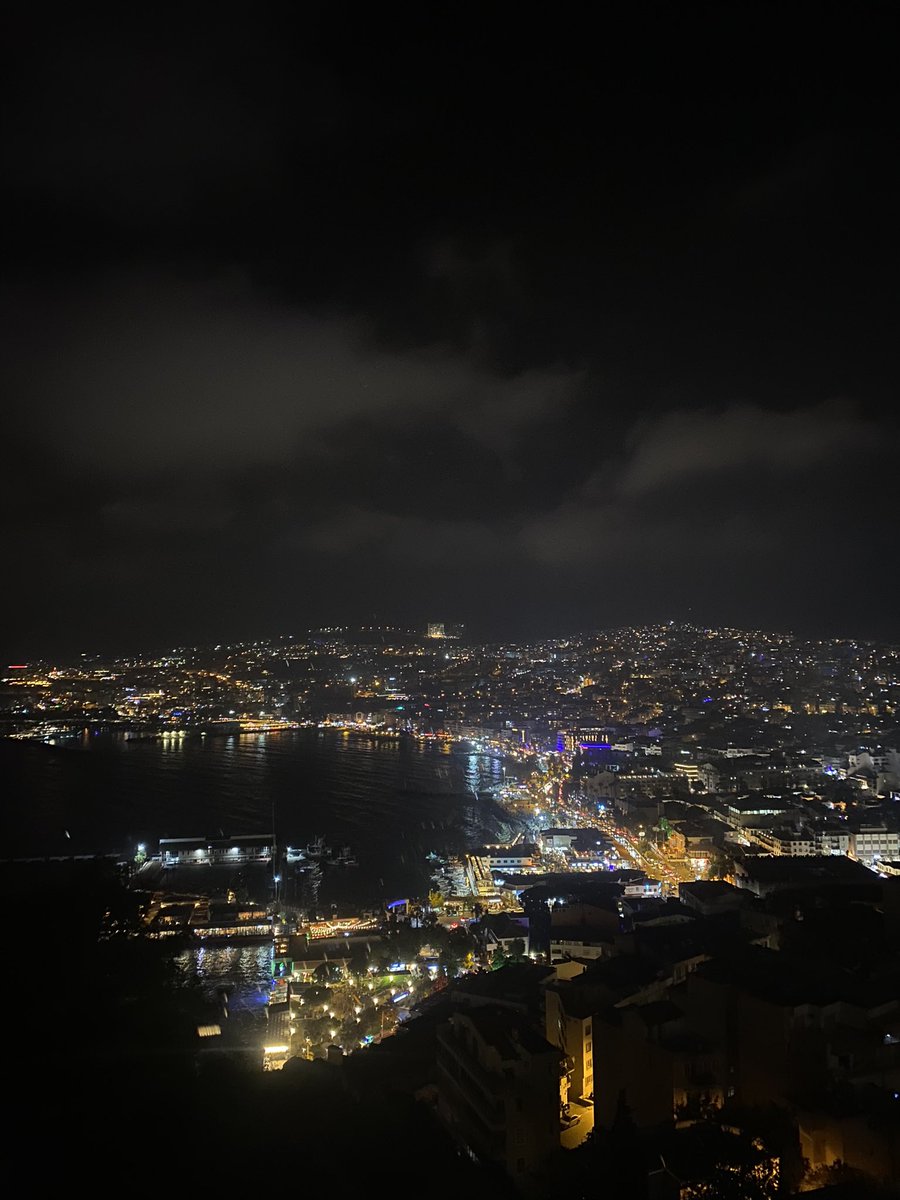 dil__ar7's tweet photo. Gecesi ayrı bi güzel 🖤 https://t.co/rbzCSvK38S