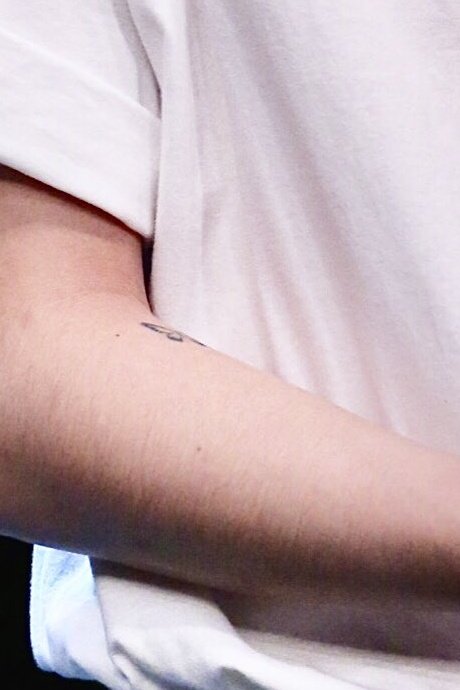 _hrtwtnbxx's tweet photo. HARUTO'S NEW TATTOO?!! OMG HE REALLY LOVES BUTTERFLY 🦋🥺🥺

#HARUTO #하루토 #트레저 #TREASURE https://t.co/RnwJtEQ7eq
