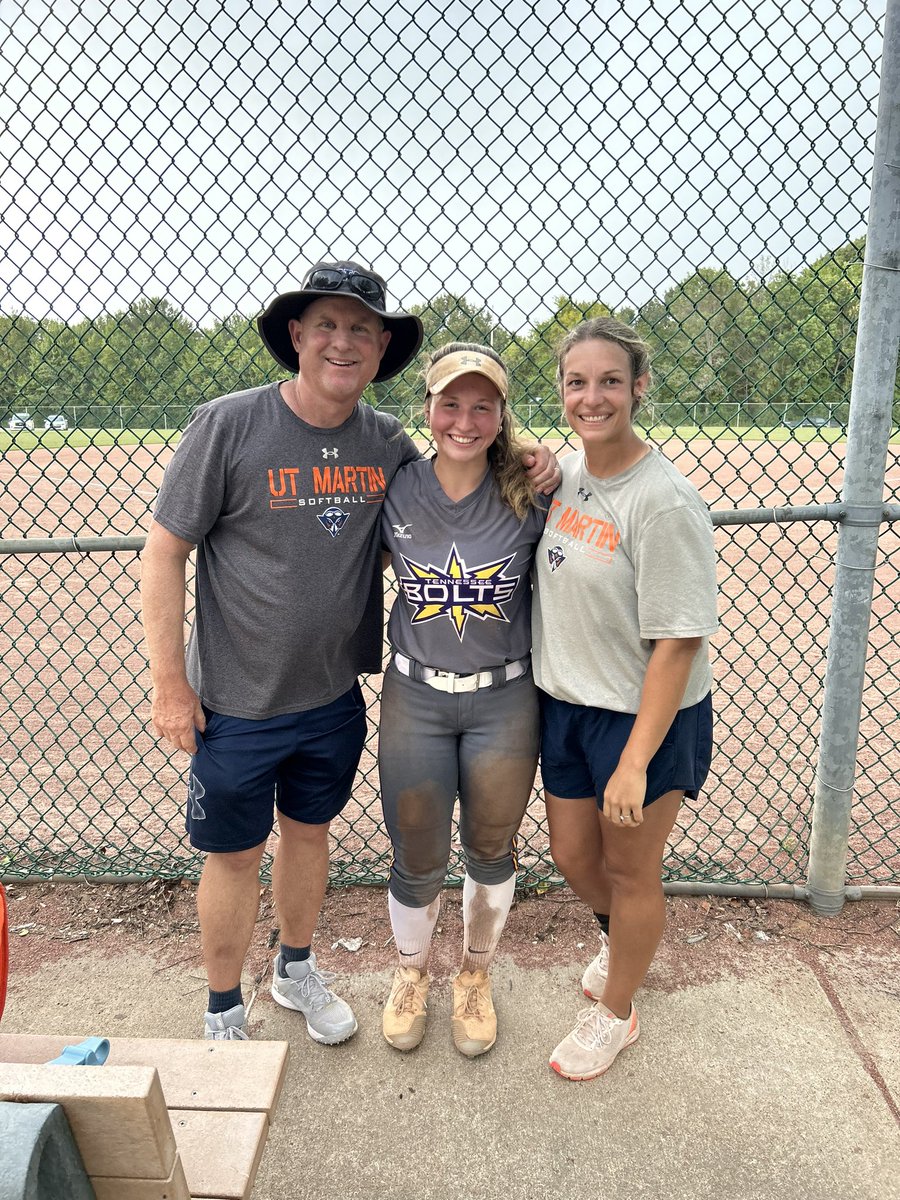 KylieBallentine's tweet photo. Thank you @UTMSoftball for such a great camp!! I had so much fun and loved all the players! #team4onπ @SoftballSgc @tnbolts2024sain https://t.co/YA7gJG9Kdm