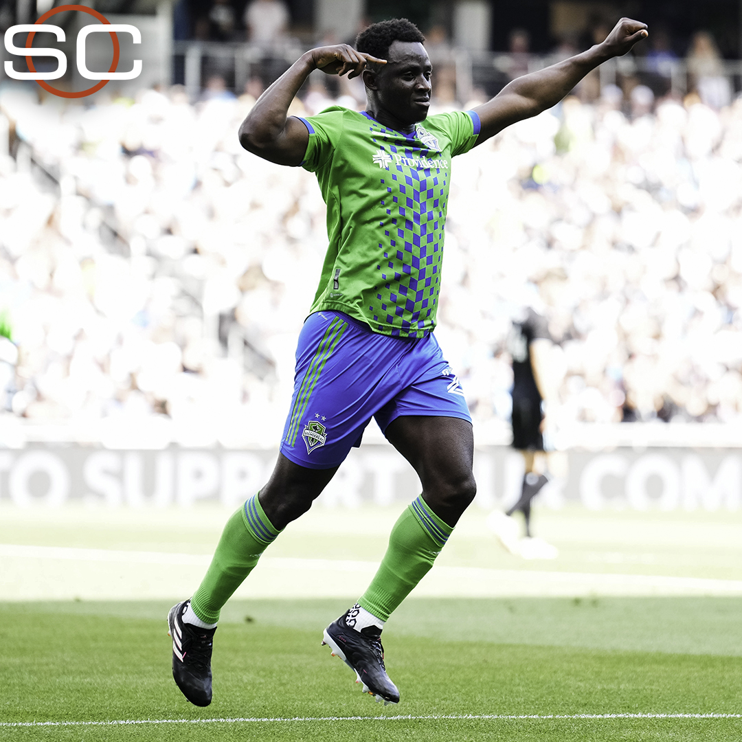 SC_ESPN's tweet photo. 😱 YEIMAR GÓMEZ ANDRADE, HÉROE Y VILLANO
📌 Seattle Sounders y Minnesota United empataron 1-1 en la MLS
⚽🇨🇴 El defensor colombiano de los Sounders convirtió los dos goles del partido: A FAVOR y EN CONTRA
🌎 Reynoso, García, Arreaga, Lodeiro y Ruidiaz https://t.co/HM0ngSp3i7