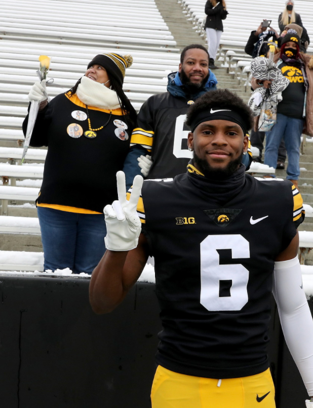 LegacyHawks's tweet photo. Happy Birthday to Ihmir Smith-Marsette! (@_ihmirr_) Enjoy your day. Go Hawks! #LegacyHawk https://t.co/Qr1gu1fLMT