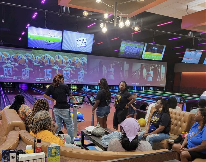 FLCapitalSGRhos's tweet photo. A great time was had at  #MagneticΜΜΣofTallahassee’s Striking Gold Bowling Social at District 850. The first 3 young ladies bowled lucky strikes, along with gutter balls, spares, aided by bumpers.  🎳 

#SGRho #FLCapitalSGRhos #OperatingInExcellence #WeCoverthePanhandle 💙💛🐩 https://t.co/kCMsE4oXlj