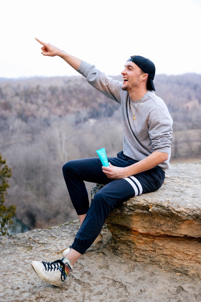 StoneandLeafCBD's tweet photo. Reach new heights and let our Social Muscle Cream take care of the rest! 🏞️💪 Perfect for those post-adventure moments. #StoneAndLeaf #MountainAdventures #NaturalRelief https://t.co/HRWYBzh1x3