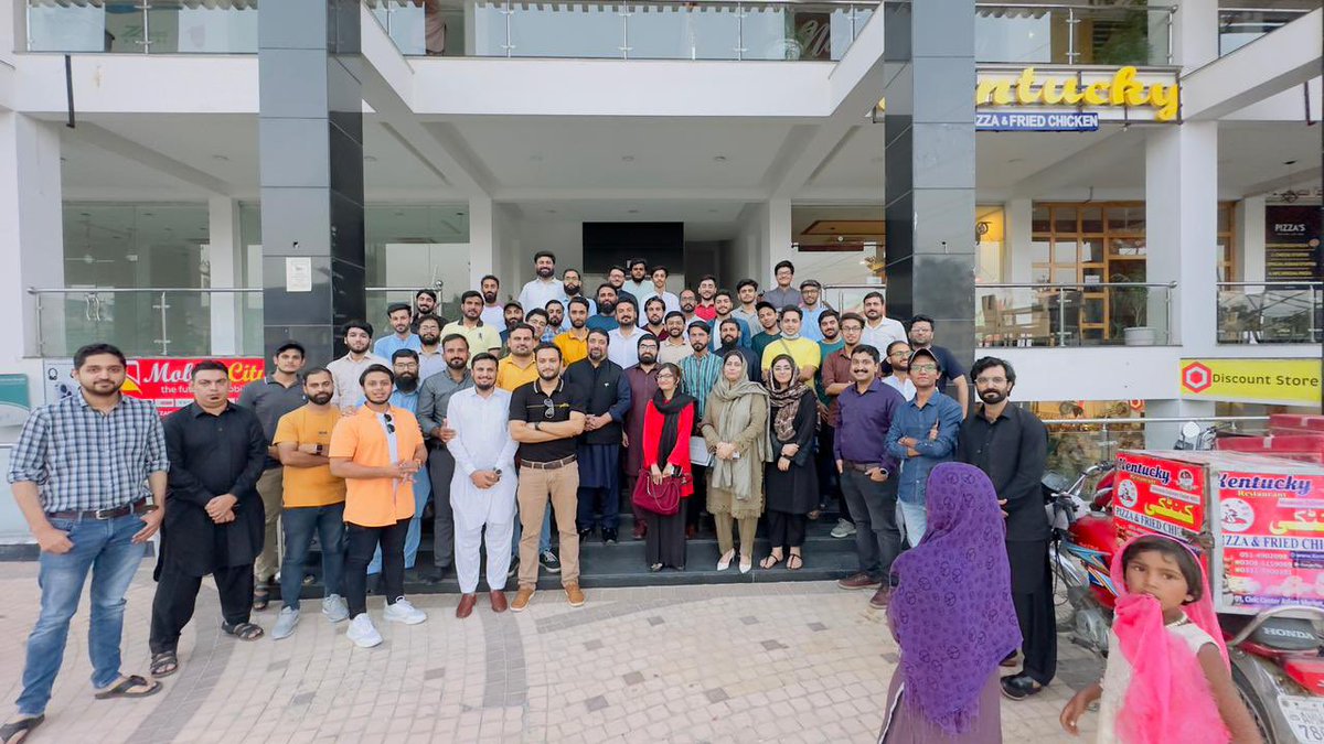 Meet-up session with gurus and champions of freelancers in Wah cant Thanks to Abida Naseer and Nouman Ali Awan for hosting such great event  and special guest sir Hisham Sarwar 🫶🫶

#letsconnect 
#letsconnectwah 
#hishamsarwar 
#freelance 
#DigitalMarketing