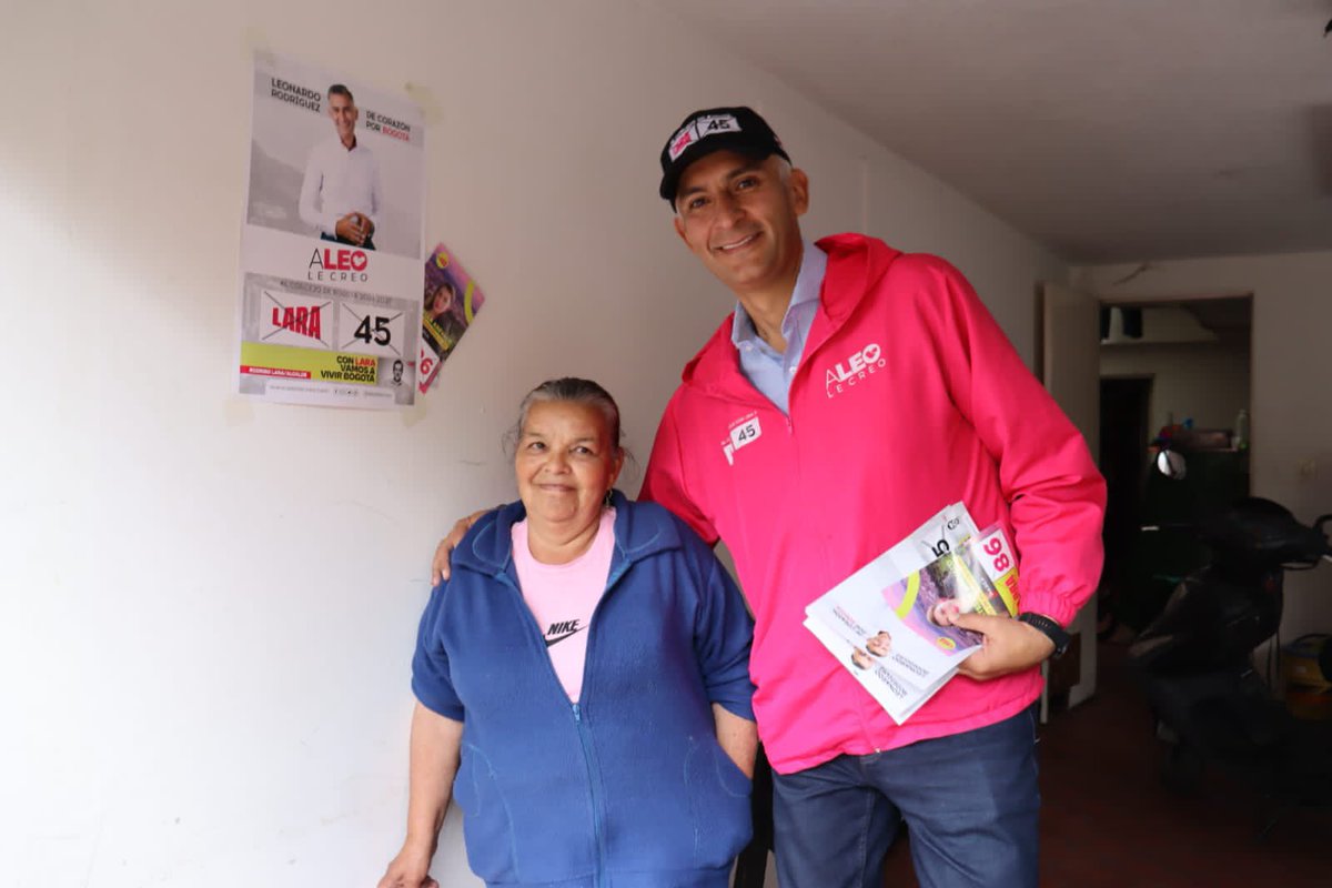 aleolecreo's tweet photo. Recorrimos y compartimos nuestras propuestas con el comercio del barrio Verbenal en la localidad de #usaquén de #Bogotá, acompañando a nuestra candidata a edilesa de usaquén Luz Stella Arévalo #Lara 86. Recuerda votar #Lara 45 al Concejo de Bogotá @Rodrigo_Lara_ @soyyefervega https://t.co/m3oEqOpTmH