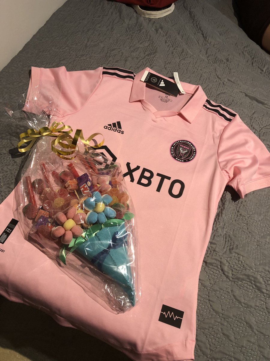Aguiilardavid13's tweet photo. Nunca un regalo me había hecho tanta ilusión 🤍 https://t.co/VNUUQ2fy4V