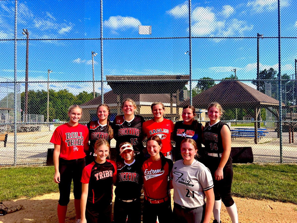 UnityPirillo's tweet photo. I was sooo excited to get these amazing girls together and watch them work their tail ends off, grow together, and get better!! So excited for all these girls and their future!!!! #PracticeHard #FunInSuccess #UP #UNITY https://t.co/UjHLkFHCEg