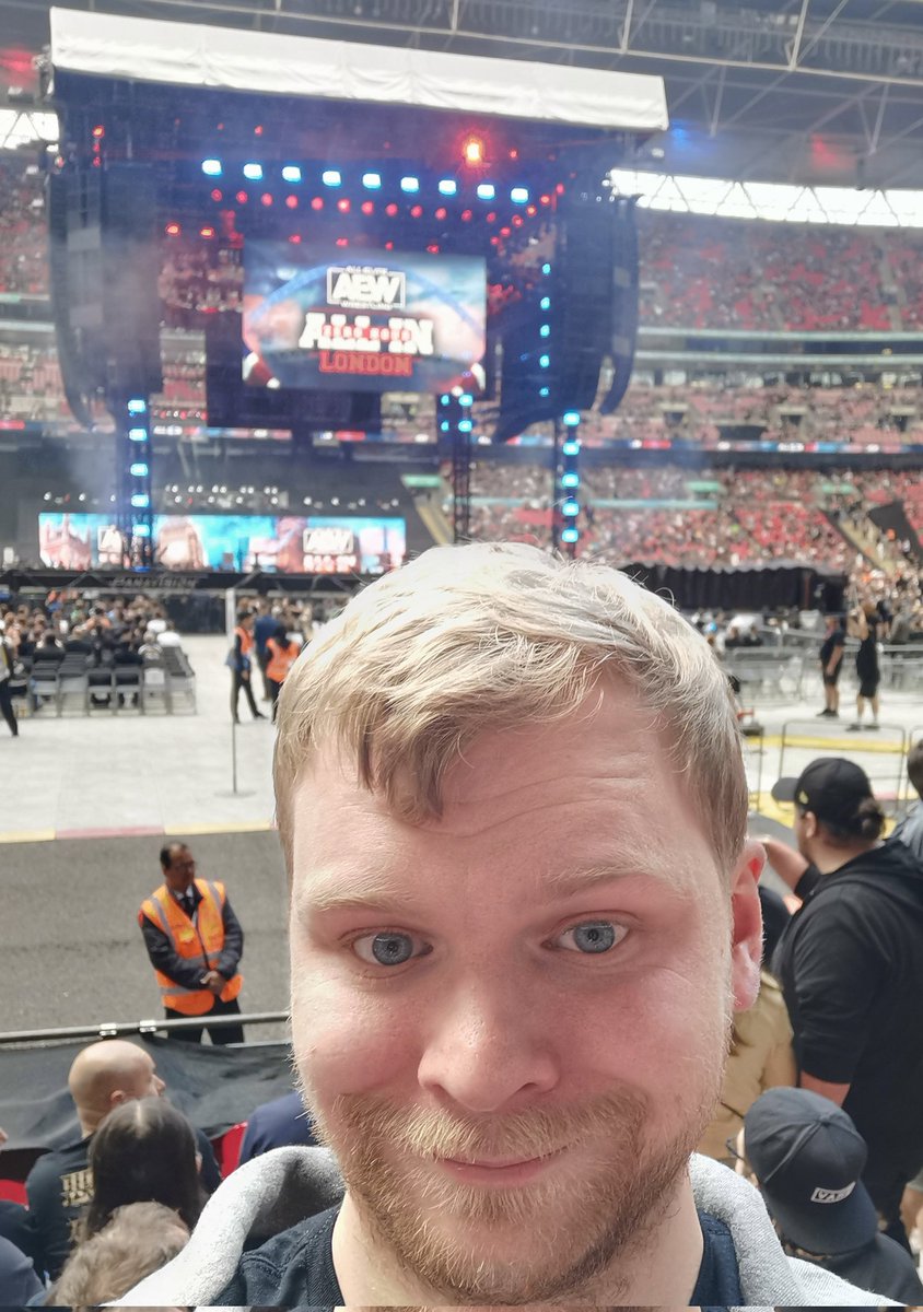 OliverRayson's tweet photo. Like If YOU Attended #AEWAllIn https://t.co/z1PvSQ96MK