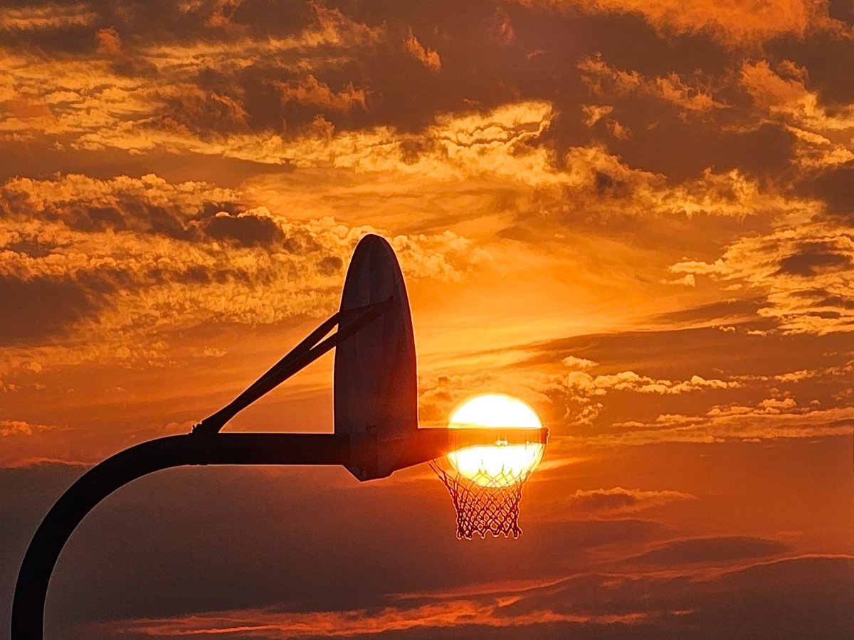 WINNING SHOT! The #Sun dunking on late #Summer. #OHwx ☀️ 📸: Jason Sheeks