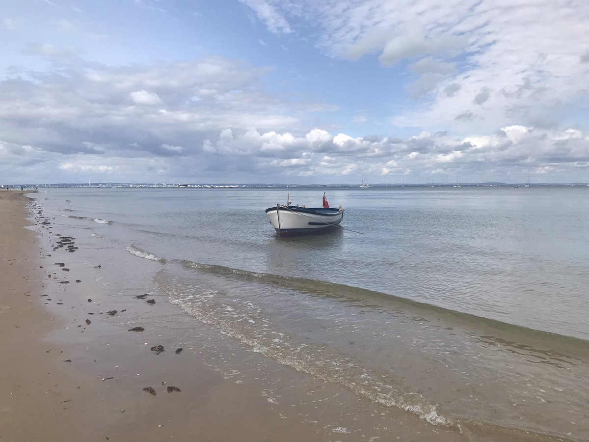 ST_blog's tweet photo. This launch off the beach yesterday reminded me of time with my dad at river yar boatyard 😍 good times https://t.co/Q3Y4lStspR