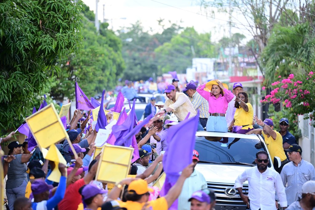 AbelMartinezD's tweet photo. Hoy hemos presenciado una poderosa manifestación del pueblo dominicano. Una clara señal de que todo el país está unido en su deseo de un nuevo comienzo.
Las voces de miles hablan más fuerte que nunca: es hora de poner fin a la destrucción que ha caracterizado la administración del gobierno del PRM y trabajar hacia un futuro próspero y esperanzador.

Estamos listos para dejar atrás la era de desilusión. ¡Aguanten ya falta poco!