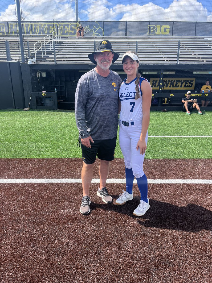 AudriYoungblood's tweet image. Thank you @iowasoftball for hosting such an amazing camp‼️ I had a great time working with @CoachRGillispie @_CoachLevin and the rest of the Iowa staff and players. So fun to work out on the new field! GO HAWKS!💛 @ejonesrockchalk @SelectFP06