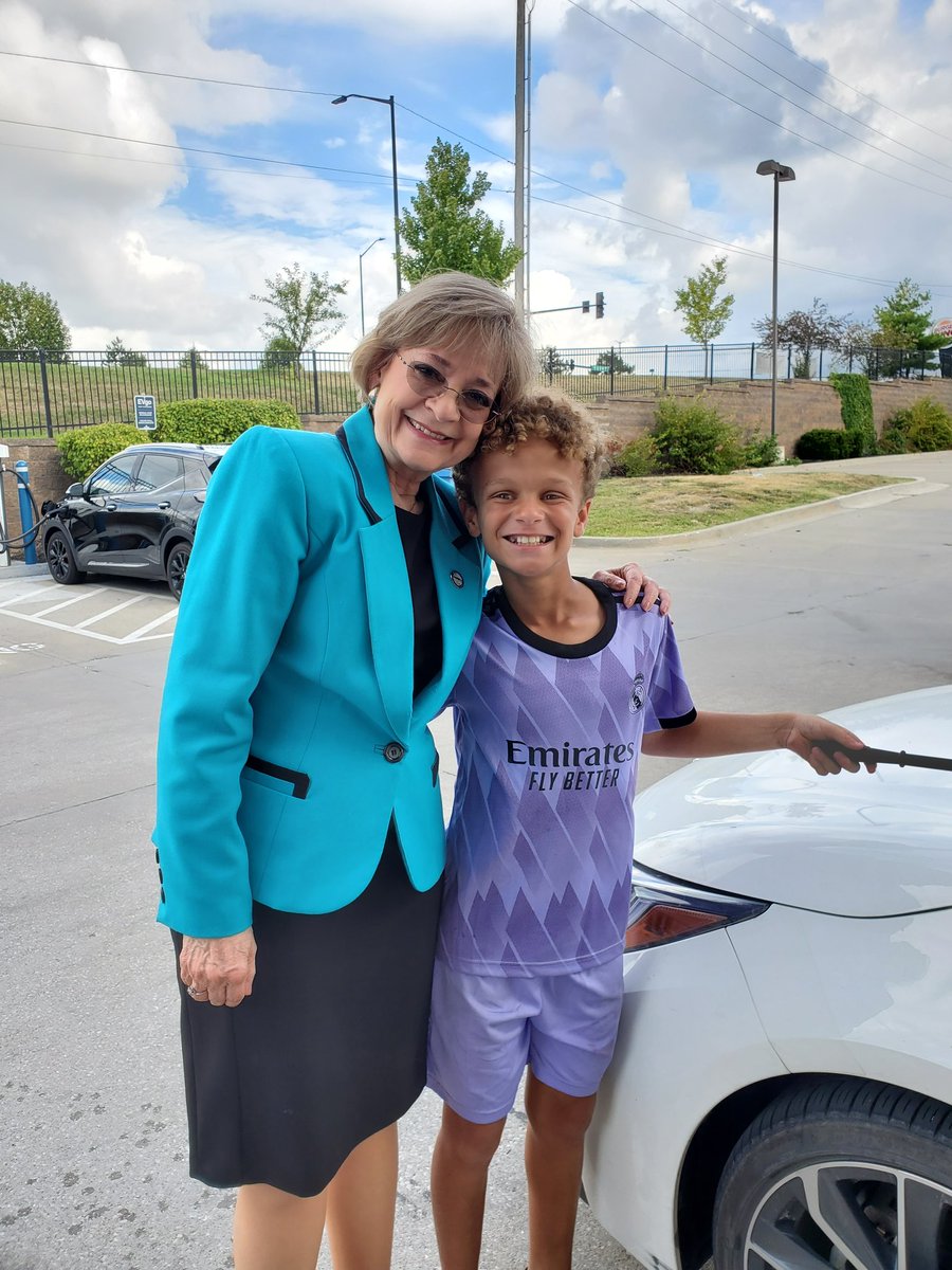 bghsa's tweet photo. "Oh no no. Let me take care of that for you." Boy reaches for squeegee as I was cleaning my windshield. I spot his mom in her car and commend her for how she is raising her son. "He didn't want you to get dirty." Meet George Martin age 13 and proud mom Trish. ❤️ #restoredfaith https://t.co/4QhXp3g2pI