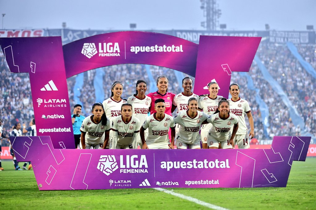 marcelshoot's tweet photo. Alineaciones por la primera final de la @ligafemfpf entre Alianza Lima vs Universitario.

El encuentro se juega en el estadio de Matute.

#final #clásico #alianzalima #alianza #universitario #u #ida #Matute #marcelshoot https://t.co/Jn69NF36ST