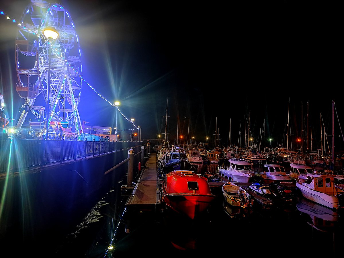 Ballycastle tonight was busy & buzzing & about to get even busier with the Auld Lammas Fair tomorrow @VisitCauseway @DiscoverNI @marinehotelni @DitchWeasel @BelfastLive @LoveBallymena @discoverirl @TourismNIreland