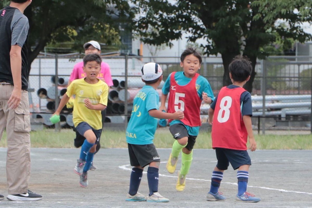 fctaka2023's tweet photo. 8/6 FC鷹 全学年運動会❗️
ぐるぐるPK対決やリレーなどさまざまな競技を行いまし������‍♂️
休憩にはアイスを食べたりと選手・保護者・スタッフみんなで楽しみました😊 https://t.co/ALd7ZKUwaC