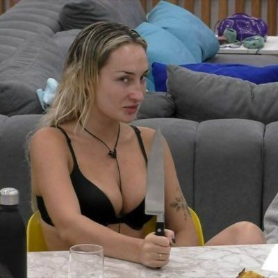 Maximil61538901's tweet image. La Fran viendo a la coni y el rai comiéndose por primera vez después de ella haberse comido 30 veces con la coni @ClaudioMichaux #GranHermano #GranHermanoCVH