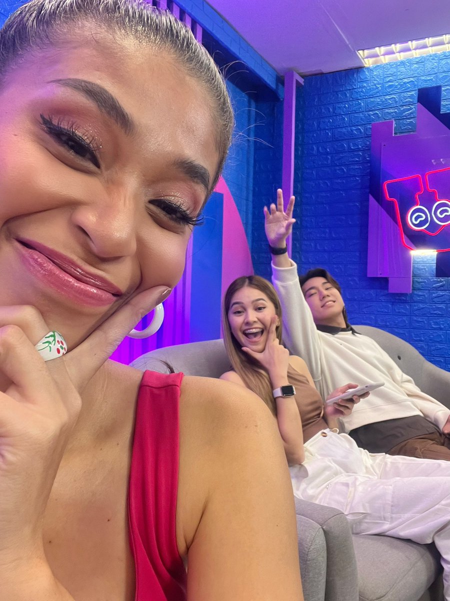 Ana Ramsey tweet media