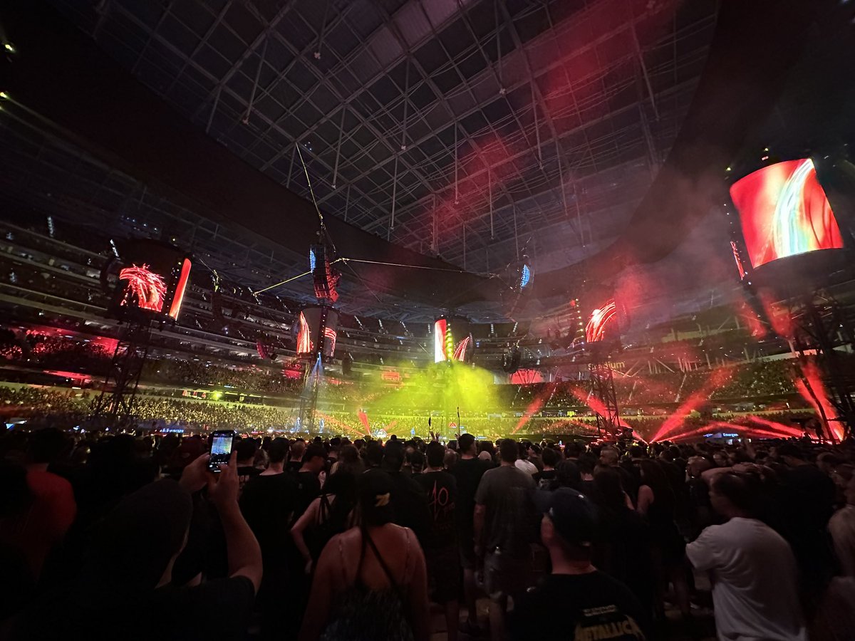 SonsofJohnnieLe's tweet photo. Whoooo’s House?! Niners house!!!
Reppin’ #fttb in GA floor at Metallica’s N2 gig in LA. #RamsSuck https://t.co/Q7ipkXGAGs