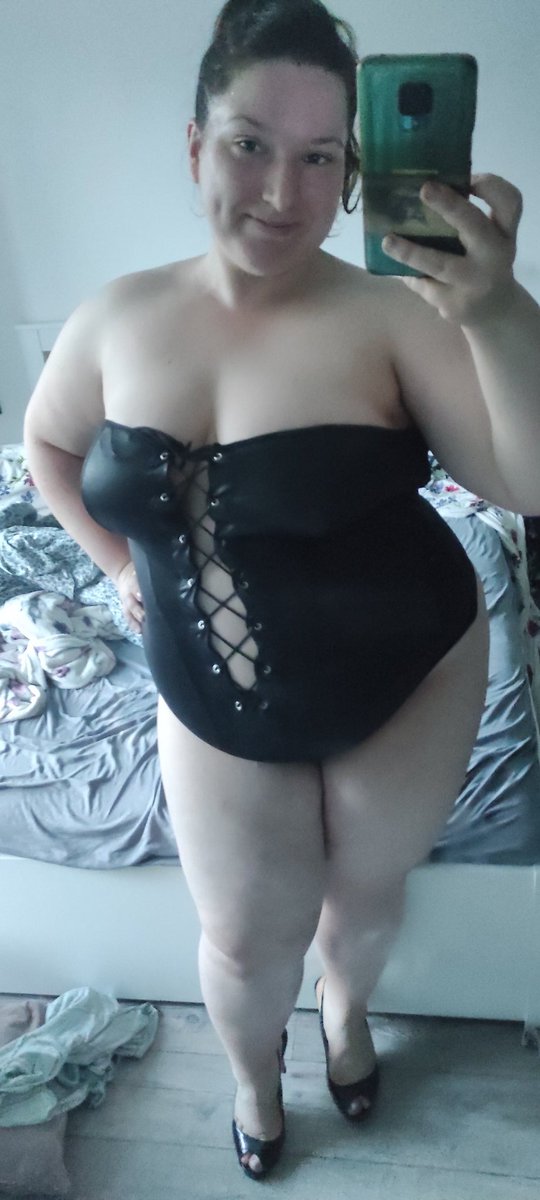 50 yoshli ayollar hammomda yalangoch holda