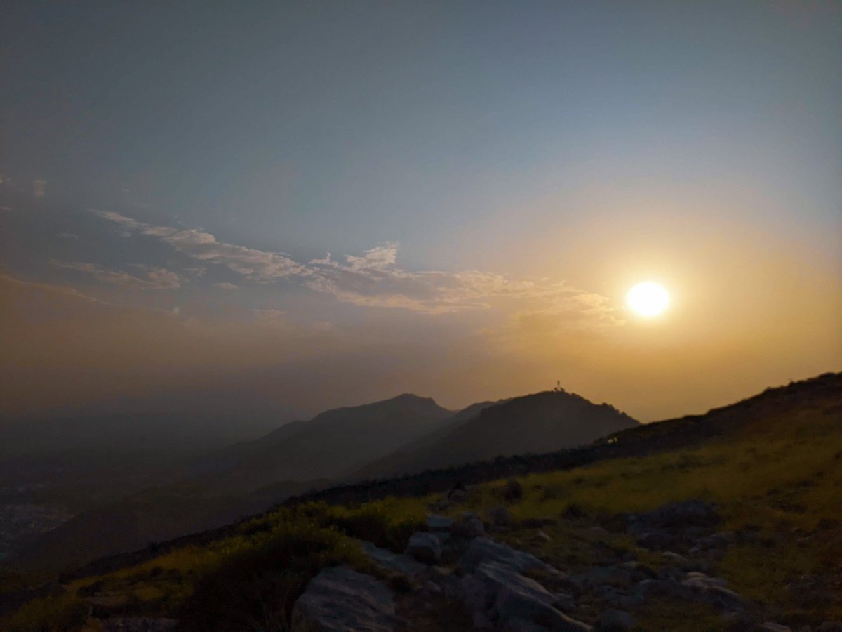 desi_disco's tweet photo. best thing about islamabad is ease of access to trekking/hiking. went to trail 7 this weekend, moved away to climb the highest hill and to my surprise, found a mazaar/shrine at the top under a beautiful tree.
watched the sunset &amp; did a moonlight trek on the way down. maza aagaya. https://t.co/8C9ImhSRRx