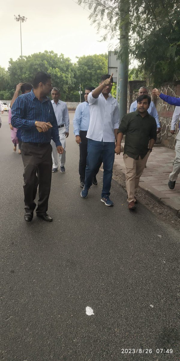 Inspection of Ward No. 140 and 141 by Sh. Awanish Kumar, Spl. Commissioner (T&T), Delhi Govt. and Sh.Kumar Abhishek,IAS, DC/KBZ to assess preparations of G-20 Summit.