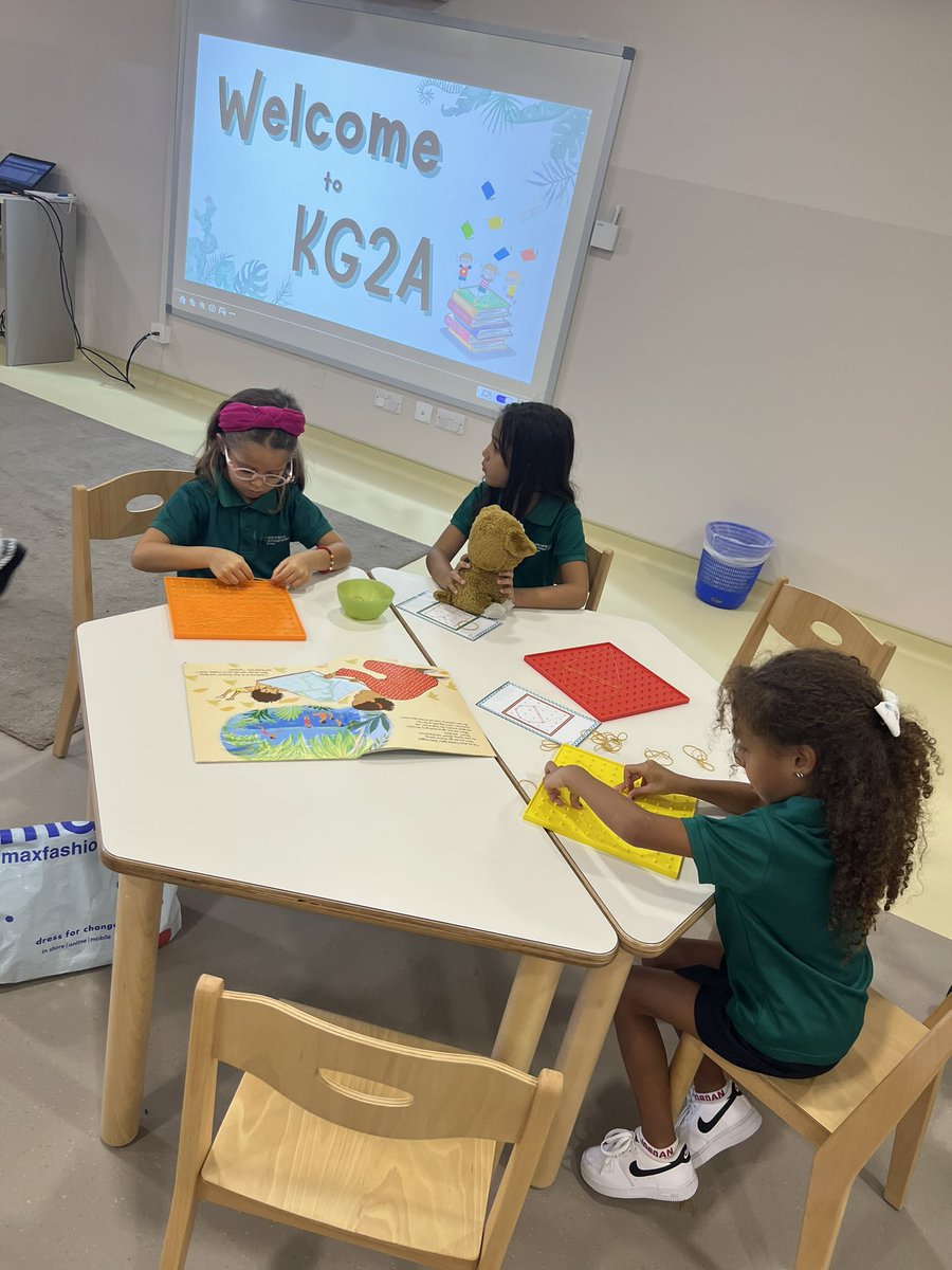 raquelnahas's tweet image. And we’re back! Lots of smiling faces this morning as we welcome all students and kick off a great 2023-24 academic year! #BeHappyBeGIS