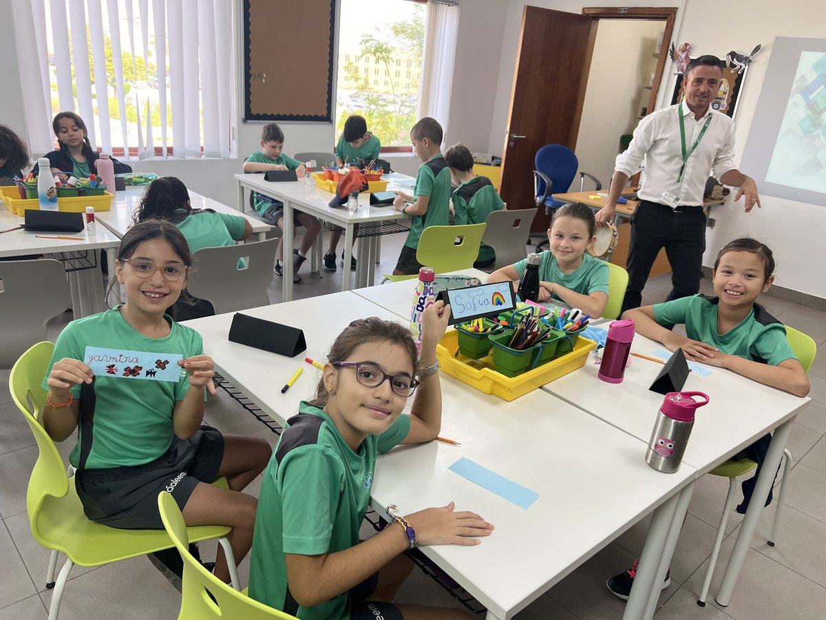 raquelnahas's tweet image. And we’re back! Lots of smiling faces this morning as we welcome all students and kick off a great 2023-24 academic year! #BeHappyBeGIS