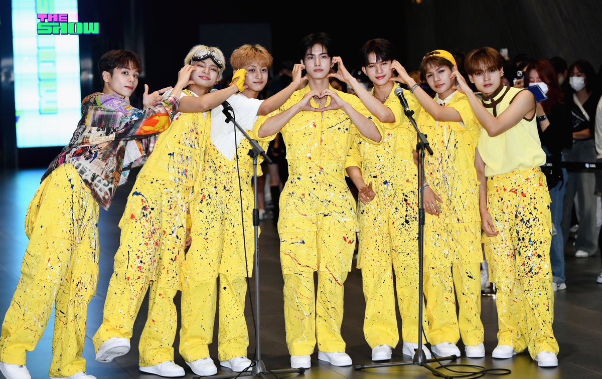 theshow_offcl's tweet photo. #더쇼 의 퇴근길 라이브 [NEW #퇵길아웃! :#퇴근럽웅❤️] 의 순간포착 포토 털이 시간! 
퇴근길 포토를 마구마구 풀어드립니다❤️‍🔥 
앞으로도 더쇼의 럽웅럽웅한 퇴근길 많관럽웅❤️
#HORI7ON @HORI7ONofficial https://t.co/qhjzAVbol0