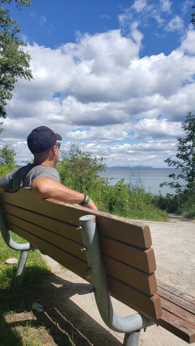 KenWenger's tweet photo. Relaxing, taking in the view. https://t.co/Rr3zVhKWZx