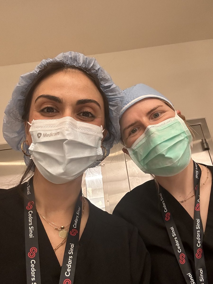 When your former cofellow is now your attending and you have SO MUCH FUN operating together! So proud of you! @SallySchonefeld @VascularSurgCS @FutureVascSurgn @VascularSVS