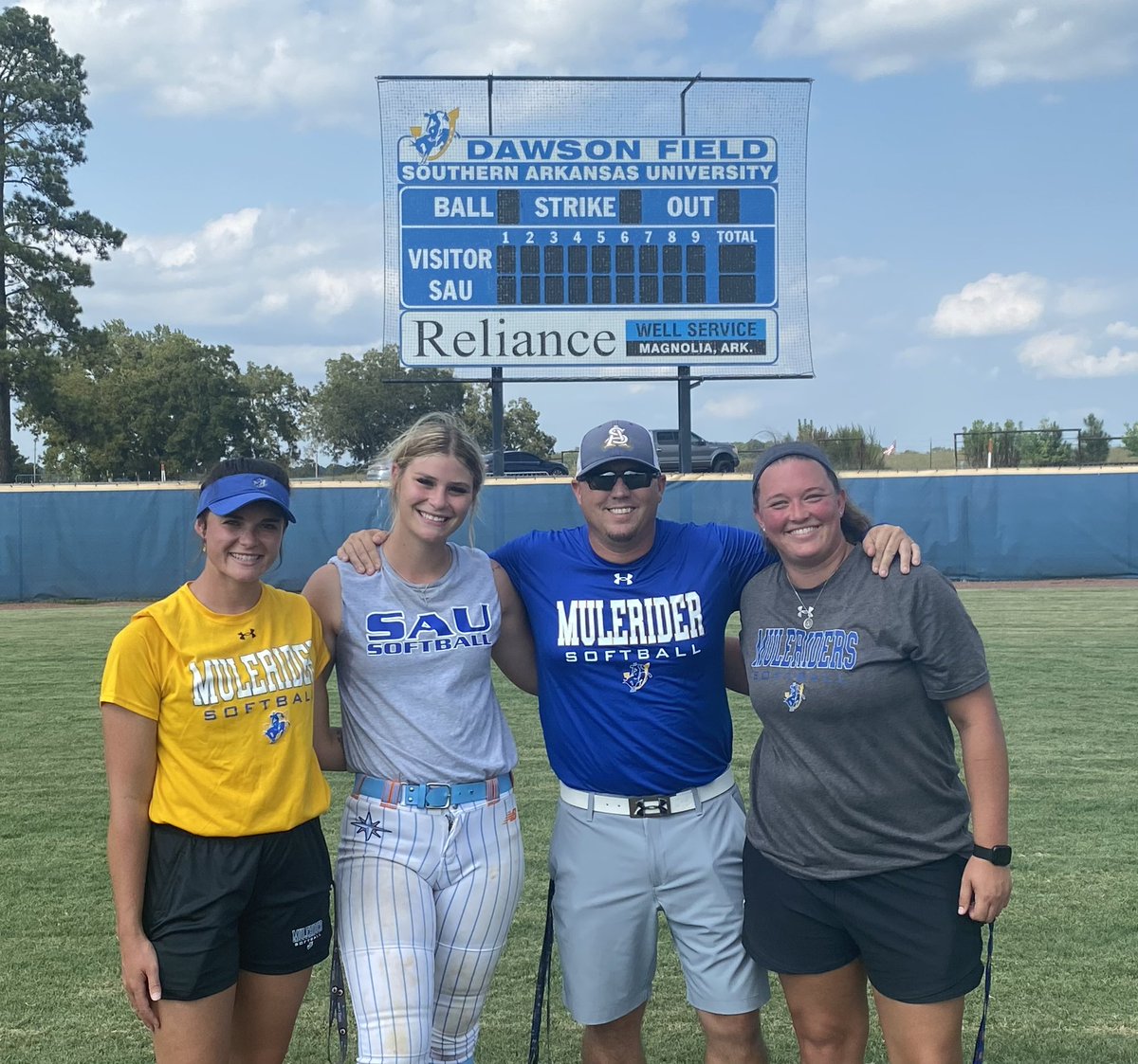 GoldHankins's tweet photo. Tristen Jones (2024 P)
Trenton HS, Trenton, TX
Great weekend working hard at Southern Arkansas University. These coaches know they are getting a 💪 arm in the rotation next year. Thanks Coach Anderson and Staff!
#IGPremier18U #Illusionsgold #futuremulerider💙💛 @SAUSoftball https://t.co/NRXjAMqIf0