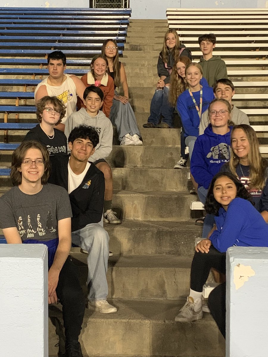 AllianceFBLA's tweet photo. Alliance FBLA football cleanup! #nefbla https://t.co/drvDulGg6k