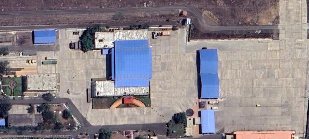 PakDefTeam's tweet photo. Porbandar Airport, #IndianNavy UAV Sqdn #INAS343
Geoloc: 21.64772, 69.65172 https://t.co/2tmY8EdYfB