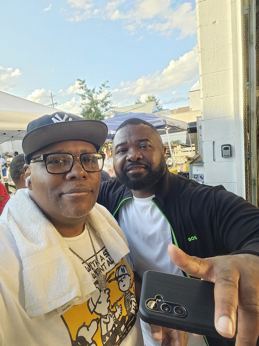 DBignoodles's tweet image. Hanging out with some Hip Hop greats this weekend...

#HipHop50 
#GregNice
#KoolMoeDee
#Awesome2