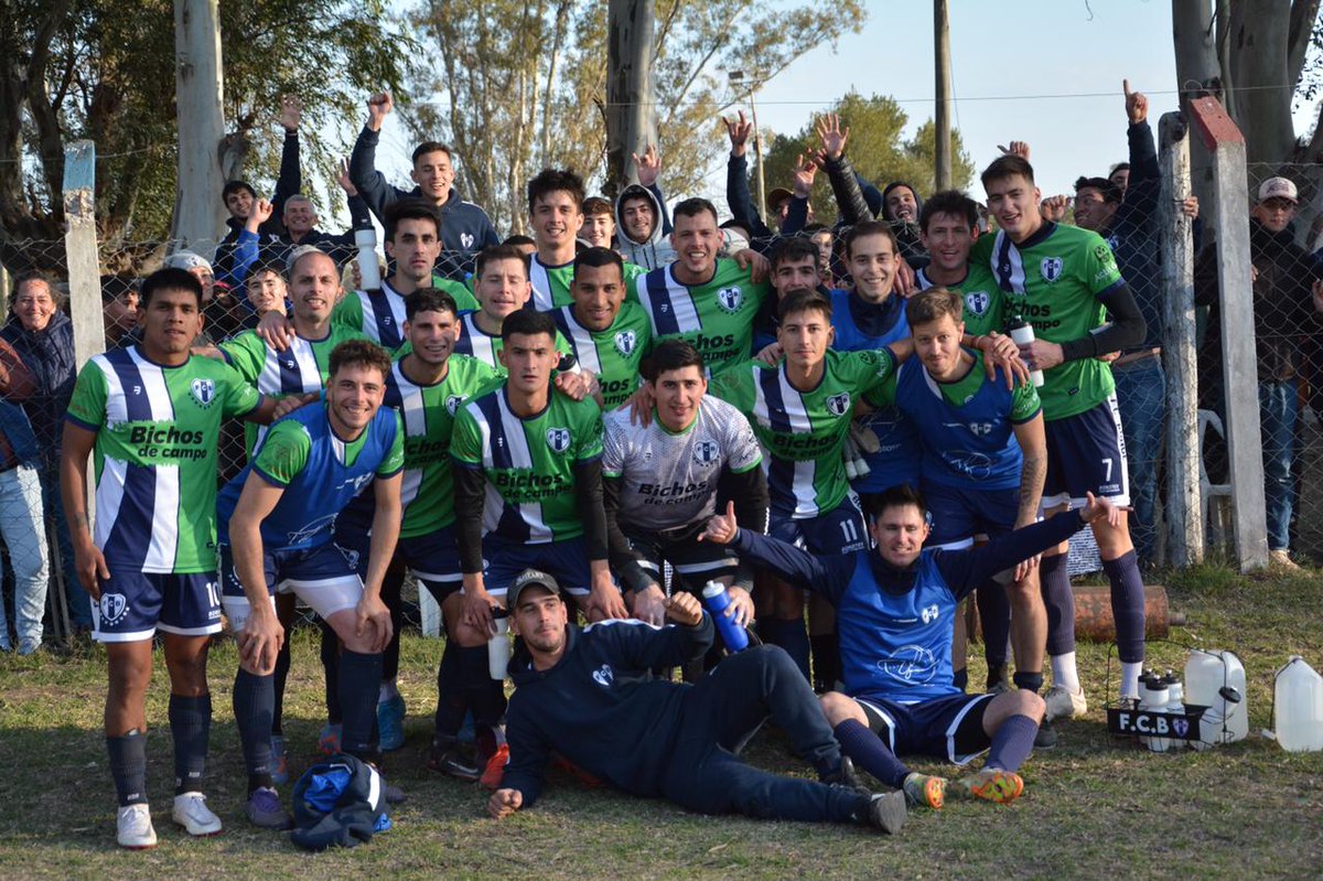 FutbolClubBunge's tweet photo. ESTA LOCURAAAA
NO LA TRATEN DE ENTENDER
🤪🤍💙

#DaleTambero https://t.co/asngDOp4j7