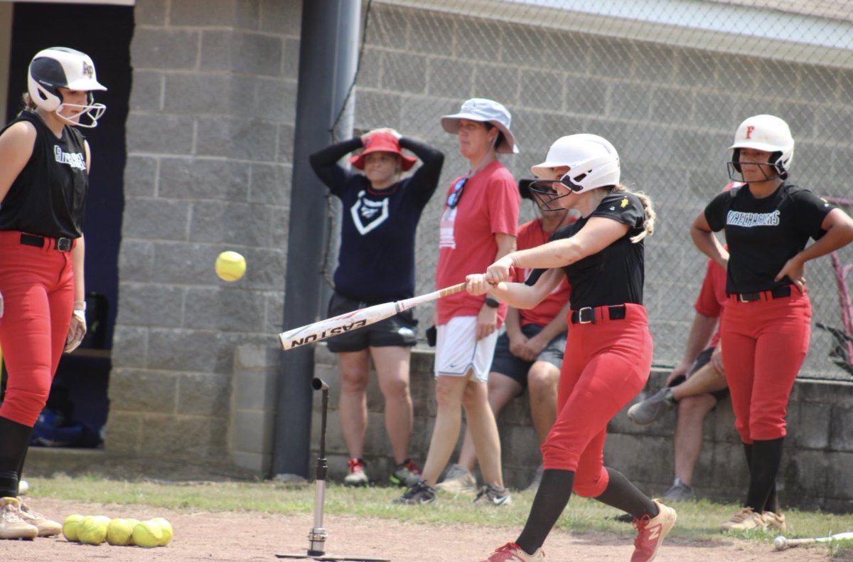Hailey27Catcher's tweet photo. Had a great camp today with the @firecrackers26. Wanted to give a huge thank you to @BSherSB. You helped us so much today with the mental side of the game. “Great teams are player lead”. I can’t wait for this fall season. Go Firecrackers 🧨🧨 #FCFF https://t.co/xjbEe9LUTH