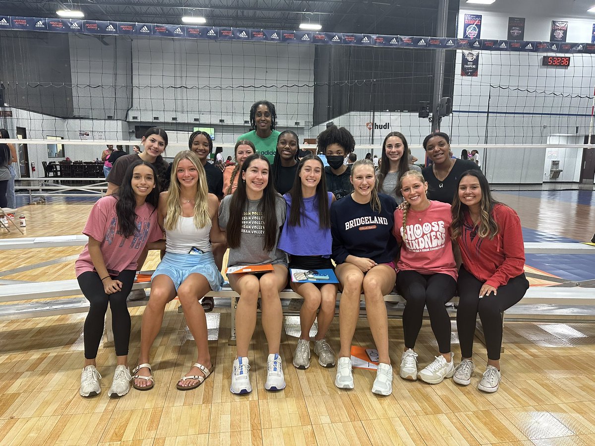 AbbieOShay2025's tweet photo. 17 Premier! Excited for another season with @houstonjuniors !!! @JordanHSVball https://t.co/rt7B3IHuyZ