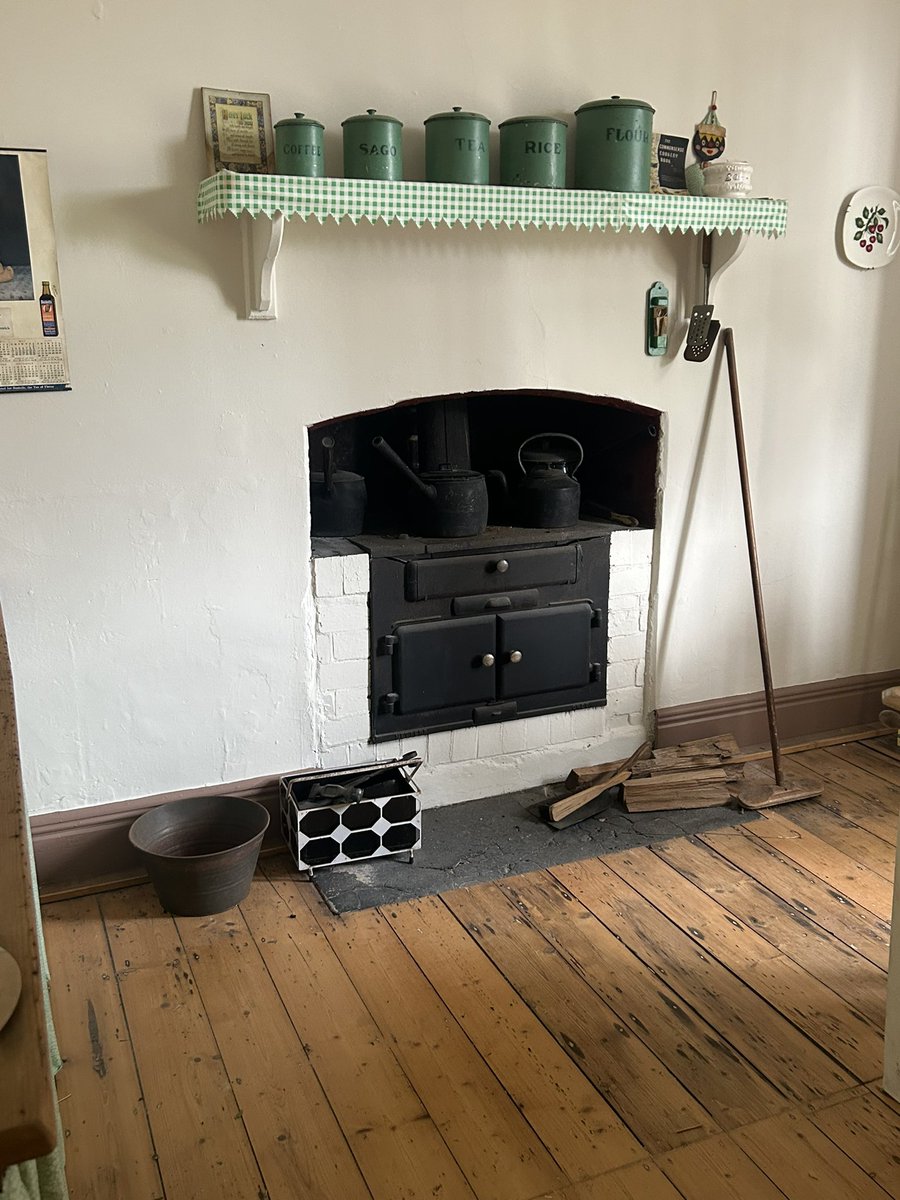 GarveyMrs's tweet photo. The inside of an olden days house sure looks different to ours today. Can you spot any differences between then and now? @stpeterssws @MsSant2023 https://t.co/0uIpp1GZFl